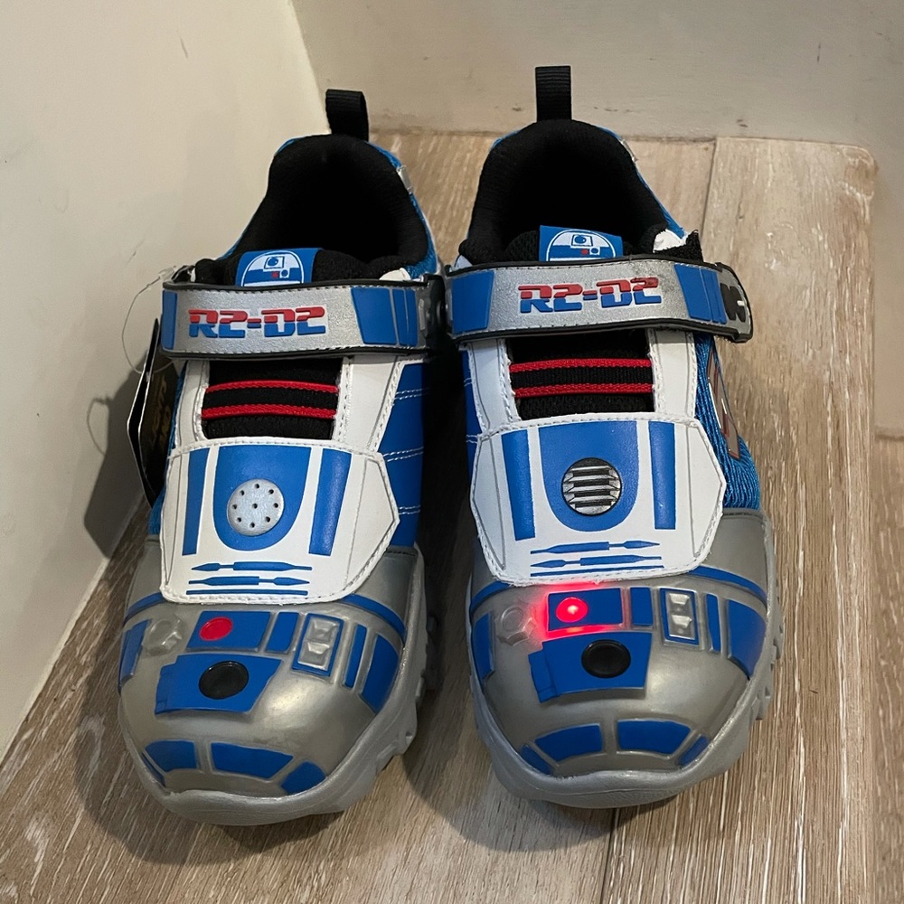 Sketchers Star Wars Kids Light Up R2-D2 Sneakers